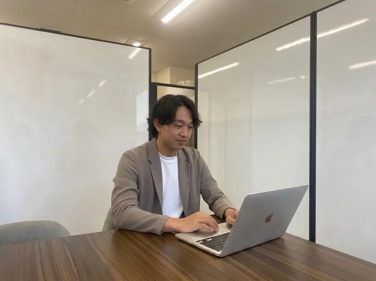 仕事中のHYさん