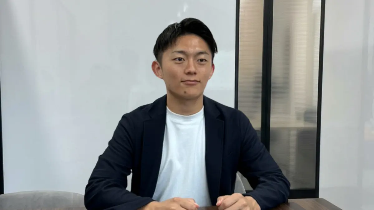 オフィスで話を聞く代表の中村圭介